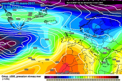 La situazione sinottica attesa secondo ECMWF12z per il fine settimana, con l'alta pressione che interessa ormai tutta la Penisola, favorendo un tempo stabile e mite.