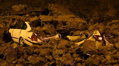 Maltempo, crollano le mura di Villa Medicea a Poggio Caiano. Quattro auto sono rimaste sepolte dalle macerie. Ora si temono altri crolli 7 marzo 2017