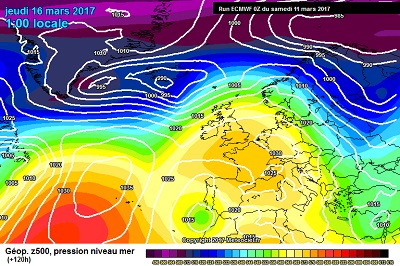 La situazione prevista nella notte fra Mercoledi e Giovedi da ECMWF00z, con sempre la presenza di un campo di alta pressione ben saldo in Europa a garantire un tempo stabile e mite.