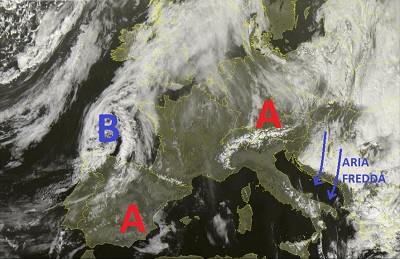 Situazione dal satellite relativa alle ultime ore, con la persistenza di un vasto campo di alta pressione sul Mediterraneo ed in Europa, mentre sbuffi di aria più fredda accompagnati da una ventilazione settentrionale proseguono ad interessare le regioni meridionali.