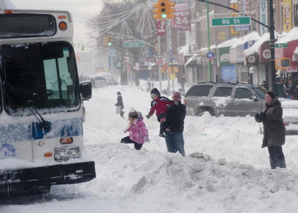 Nord-Est degli USA in stato d'emergenza per l'arrivo della tempesta stella, prevista neve abbondante anche a New York - nydailynews.com Nord-Est degli USA in stato d'emergenza per l'arrivo della tempesta stella, prevista neve abbondante anche a New York - nydailynews.com