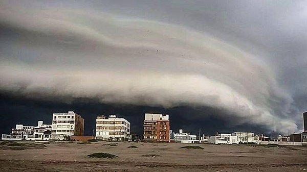Incredibile SHELF CLOUD in Perù spettacolari immagini della grande tempesta