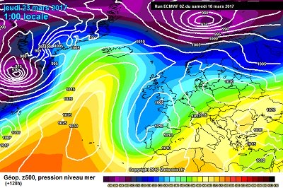 La situazione prevista da ECMWF00z nella notte fra Mercoledi e Giovedi, con sempre la presenza di una vasta circolazione di bassa pressione sull'Europa occidentale ad influenzare ll tempo sulle regioni settentrionali Italiane.