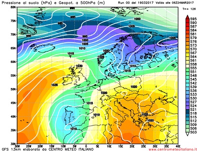 La situazione prevista da GFS00z per la giornata di Venerdi 24, con il Mediterraneo che si verrebbe a trovare in una sorta di limbo fra la vasta circolazione di bassa pressione sulla Penisola Iberica, ed un campo di alta pressione dal nord Africa sin verso i paesi dell'Europa orientale.