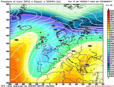 La situazione attesa dall'ultimo aggiornamenti di GFS per Giovedi 23, con l'approfondimento ad ovest di una modesta saccatura Atlantica che va pilotando correnti umide sudoccidentali in prossimità del nord Italia.