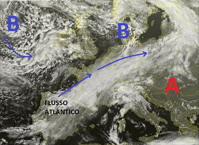 Situazione satellitare relativa alle ultime ore, con cieli molto nuvolosi o coperti al nord Italia per l'arrivo di una modesta perturbazione Atlantica e un tempo più stabile e sereno fra il centro e il sud Italia.