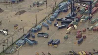 Danni ad alcuni container provocati dal forte vento in Texas i giorni scorsi. Fonte: strangesounds.org