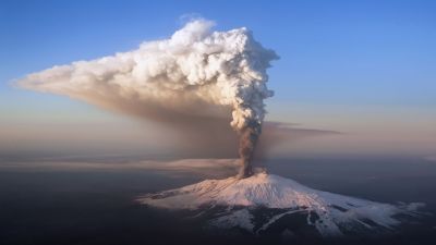 Etna, riprende attività: il comunicato Ingv ‘’Tremore vulcanico stabile su valori elevati’’