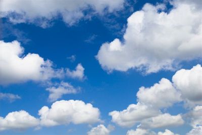 METEO ITALIA: oggi 14 aprile 2017 nel pomeriggio peggiora al Nord Est, stabile altrove. Precipitazioni possibili soprattutto in Veneto e Nel Friuli. Uno sguardo a domani, Pasqua e alla tendenza estiva