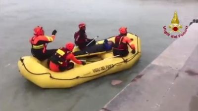 Tragedia a Rimini, barca a vela si ribalta per il forte vento. Bilancio provvisorio di due morti: l’incidente avvenuto poco fa per le avverse condizioni meteorologiche
