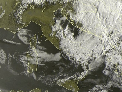 METEO LIVE: l'irruzione di aria fredda arriva anche in ITALIA con la neve lungo l' Appennino