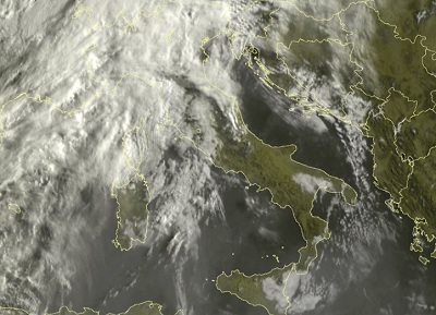 Meteo live: piogge al nord Italia localmente anche intense, debole instabilità al centro, asciutto al sud