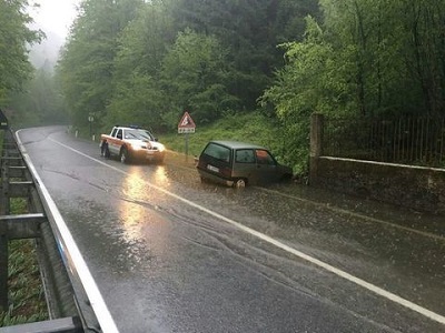 Maltempo FRIULI piogge oltre 100 mm provocano smottamenti, mareggiate e incidenti