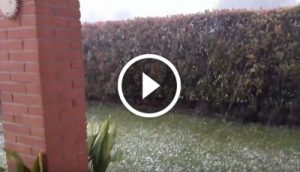 Maltempo, intensa grandinata colpisce il milanese. Il video (pagina 2) mostra chiaramente l’intensità del fenomeno avvenuto poco fa 9 maggio 2017