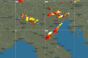 Maltempo, persistono temporali diffusi al Nord: zone colpite ed evoluzione prossime ore 11 Maggio 2017