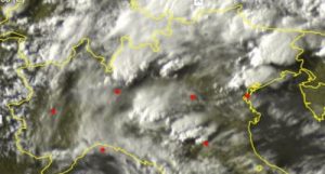 Maltempo, primi forti temporali al Nord: evoluzione e zone colpite nelle prossime ore: fenomeni attesi in intensificazione su queste regioni – 14 maggio 2017, fonte immagine: Sat24.com
