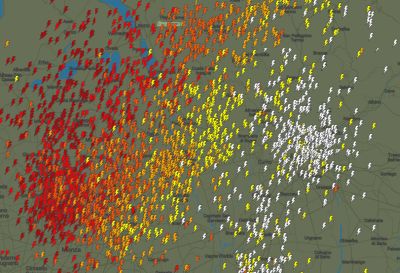 Maltempo: intensa tempesta di fulmini attraversa il Nord. Evoluzione prossime ore e zone più colpite questa sera – 19 maggio 2017, fonte: blitzortung.org