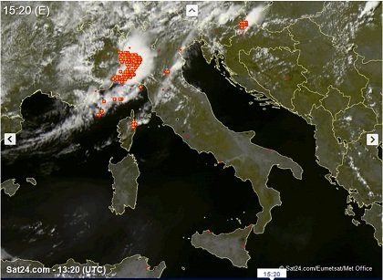 Temporali anche intensi in movimento da Piemonte e Liguria verso est, forse caldo e vasti incendi al sud Italia con punte localmente oltre i +40 gradi - sat24.com