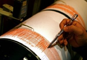 Forte terremoto M 6.3 nel mondo, panico nella città