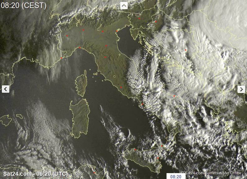 Meteo Live: piogge sparse al Sud, stabile altrove - sat24.com