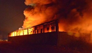 ximg800-capannone-va-a-fuoco-rischio-nube-tossica-130892-300x174.jpg.pagespeed.ic.a4xZUF6DdD.jpg