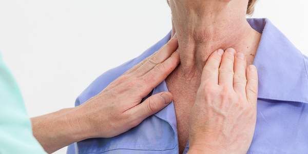 Tiroidite acuta, ecco quali sono le cause e i sintomi cui prestare attenzione Tiroidite acuta, ecco quali sono le cause e i sintomi cui prestare attenzione