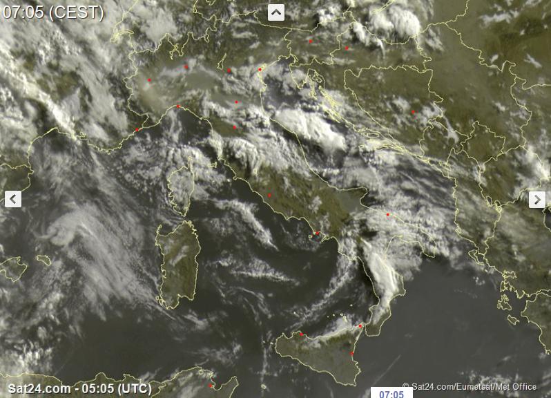 Piogge e acquazzoni sparsi sull'Italia, ecco dove - sat24.com