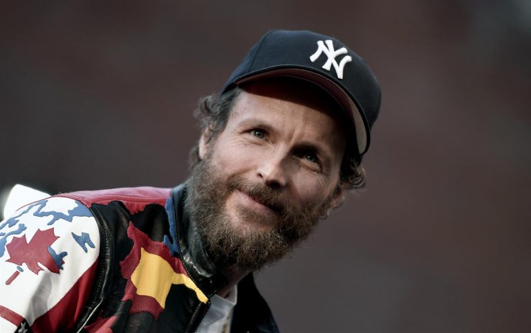 Jovanotti, sfogo sui social per l’infortunio che non passa: “Non riesco a camminare…”