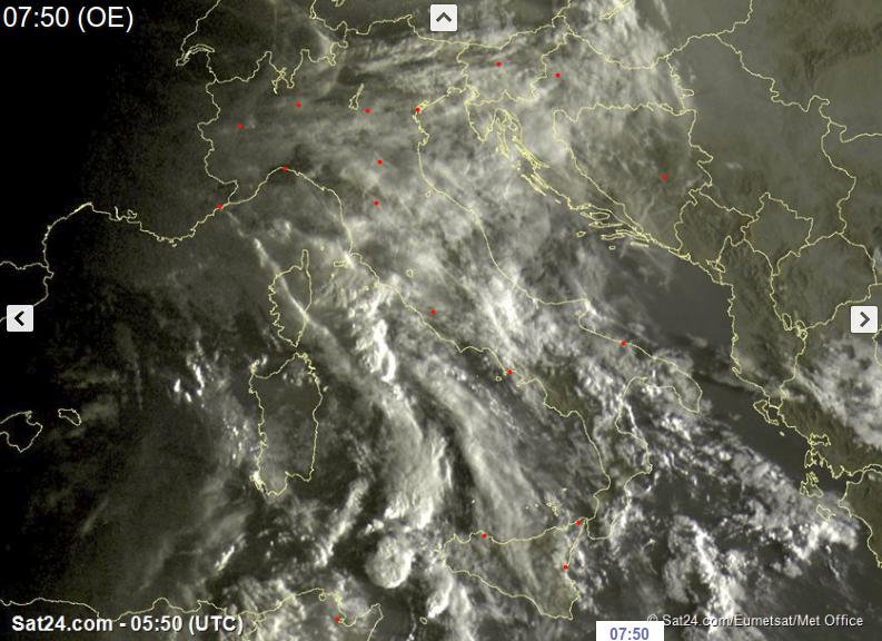 Tempo instabile oggi sull'Italia con molte nuvole e piogge sparse - sat24.com