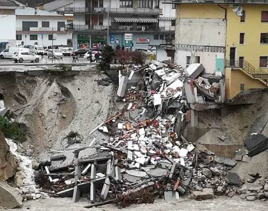Veneto, casa crolla nel torrente
