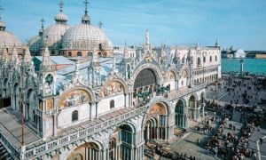 Maltempo a Venezia, allagata la Basilica di San Marco