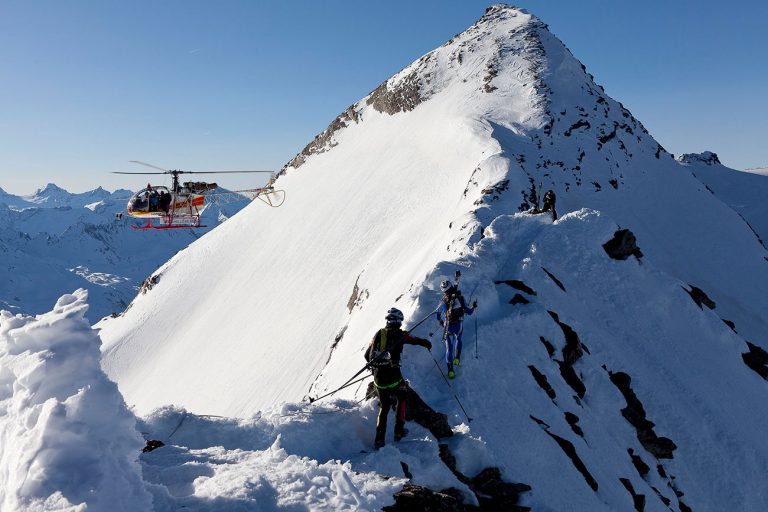 Valle d’Aosta, incidente tra aereo ed elicottero: 5 morti e 2 feriti Valle d’Aosta, incidente tra aereo ed elicottero: 5 morti e 2 feriti
