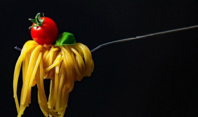 Dieta salva-cervello, come invecchiare in modo sano: ecco la chiave per la longevità