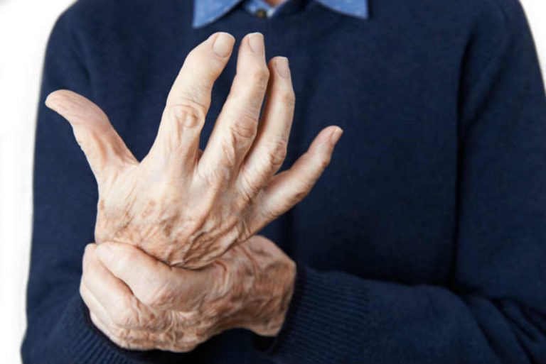 Morbo di Parkinson, il mondo sta per affrontare un’epidemia: l’allarme è stato lanciato