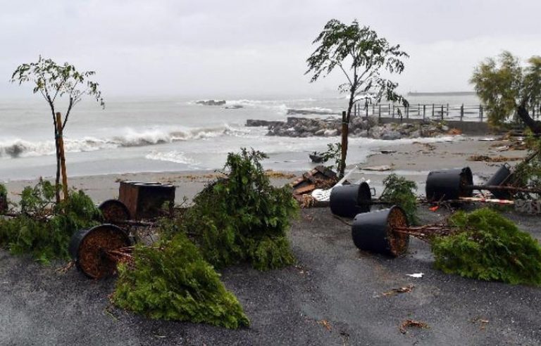 Tempesta di grandine in Grecia: duramente colpita Poros