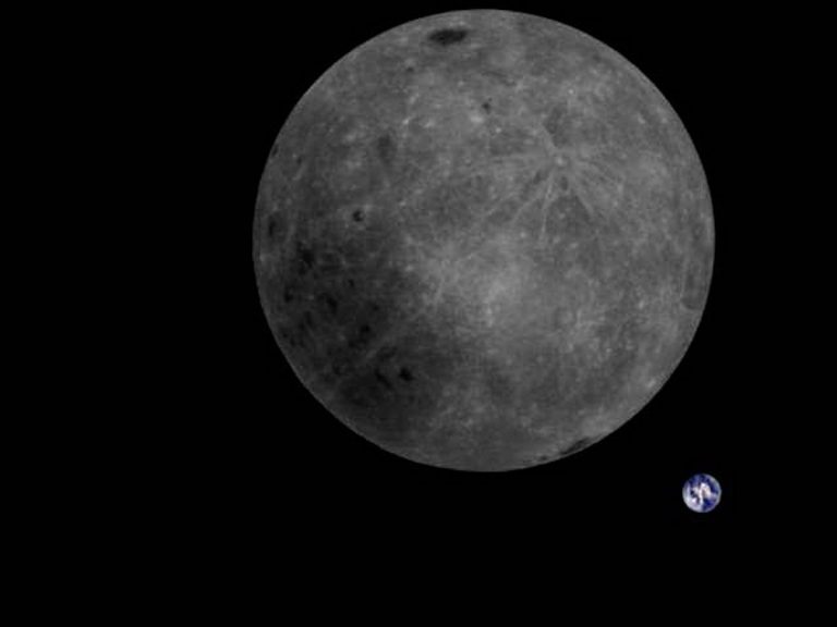 Svelato il lato nascosto della Luna: ecco la foto esclusiva
