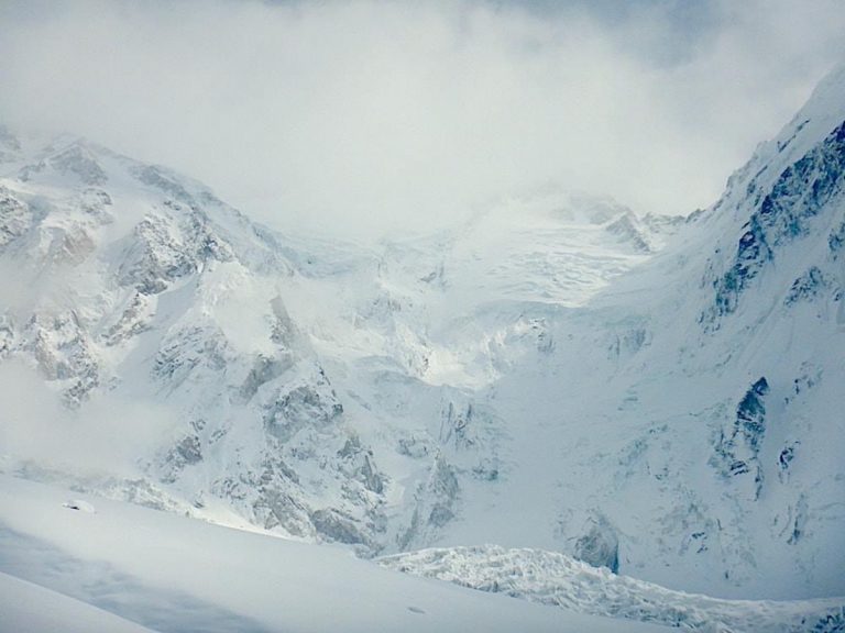 Nanga Parbat, arrivano i rifornimenti per Nardi e Ballard | Le parole di Hayat Nanga Parbat, arrivano i rifornimenti per Nardi e Ballard | Le parole di Hayat