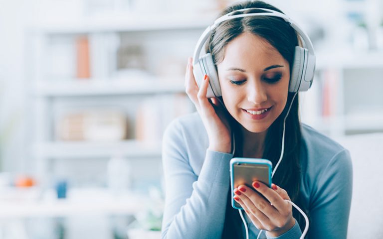 Udito dei giovani in pericolo a causa della musica: i rimedi naturali Udito dei giovani in pericolo a causa della musica: i rimedi naturali