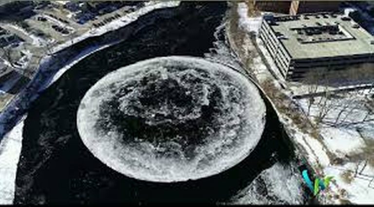 Cerchio di ghiaccio: apparizione nel fiume, ecco le cause di questo curioso fenomeno