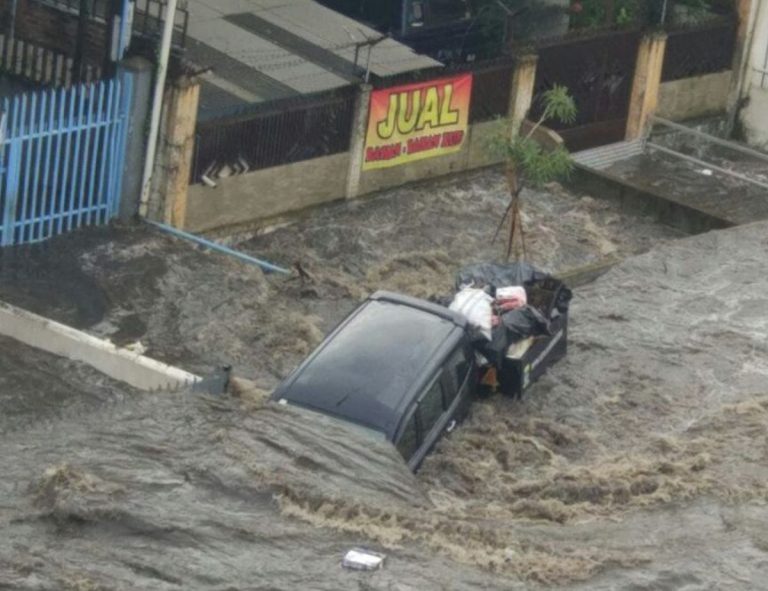 Maltempo in Indonesia: piogge torrenziali, frane e smottamenti