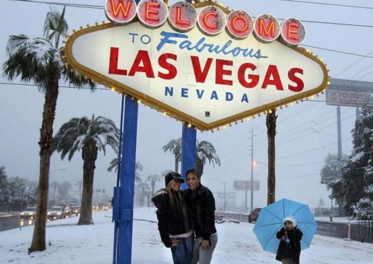 Neve a Las Vegas: freddo intenso e fitta nevicata in città