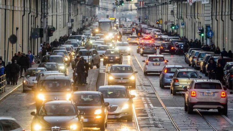 Blocco auto Torino oggi, martedì 11 febbraio 2020: info orari stop traffico e veicoli che non possono circolare