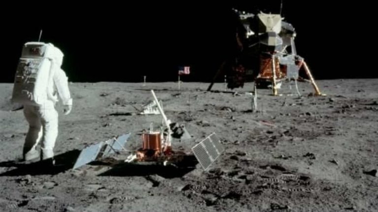 Luna, la NASA prepara 12 esperimenti per tornarci: ecco qual è l’ambizioso obiettivo
