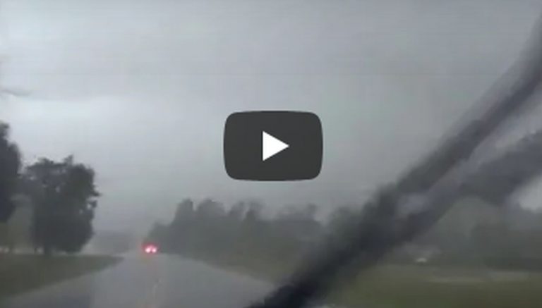 Tornado: l’impressionante passaggio del tornado in Alabama ripreso in diretta. Il video
