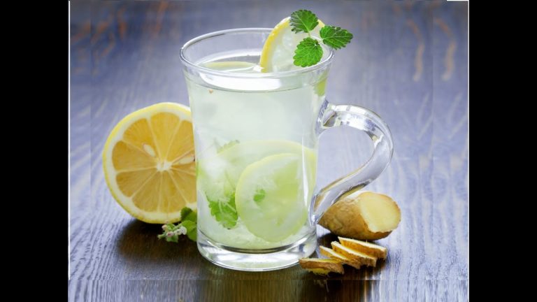 Detox al mattino: ecco cosa bere per iniziare alla grande la giornata Detox al mattino: ecco cosa bere per iniziare alla grande la giornata