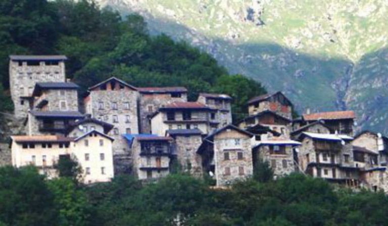 Terremoti distruttivi in Italia: la struggente lista di paesi fantasma completamente abbandonati Terremoti distruttivi in Italia: la struggente lista di paesi fantasma completamente abbandonati