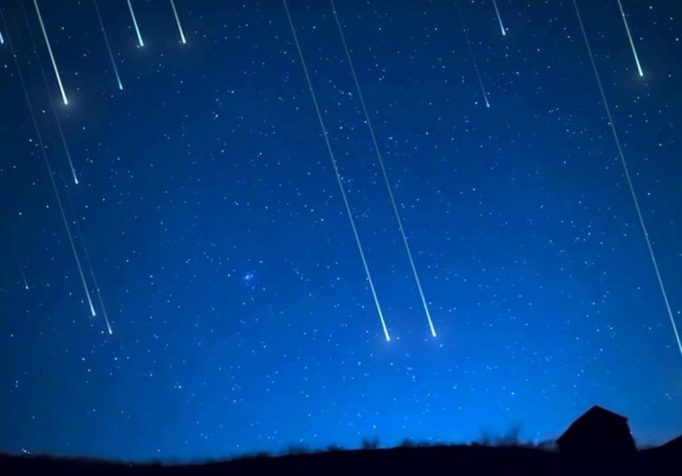 Stelle cadenti, lo spettacolo che illuminerà il cielo in Italia: data, dove guardare e dettagli