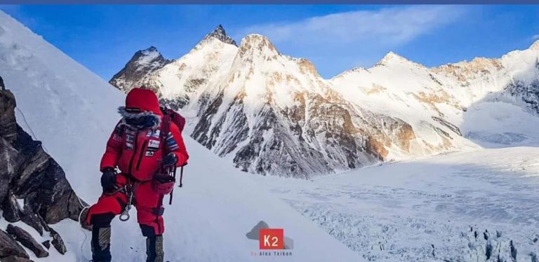 K2, Txikon quasi a 7000m: vento forte