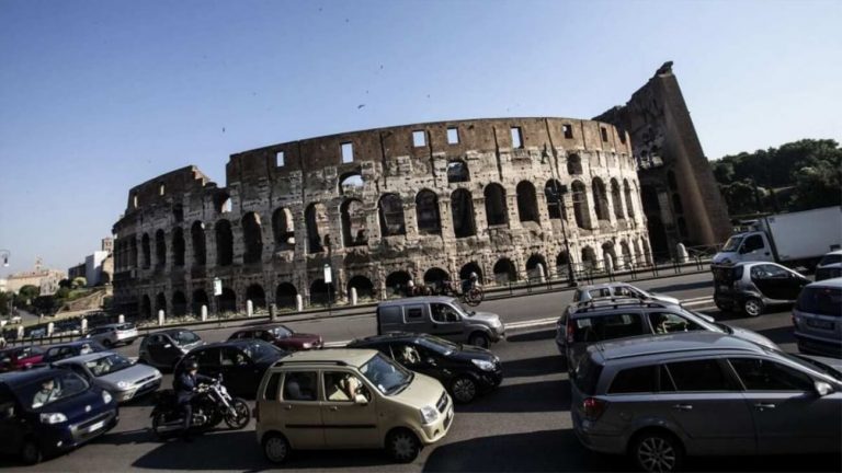 Blocco auto Roma lunedì 13 gennaio 2020, info e orari stop traffico, quali veicoli non potranno circolare? Meteo