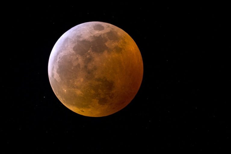 Ecco come guardare la Superluna dell’equinozio: oggi 20 marzo 2019, evento rarissimo
